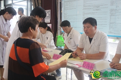 榮盛·江南錦苑舉辦社區(qū)義診活動，健康咨詢服務暖人心